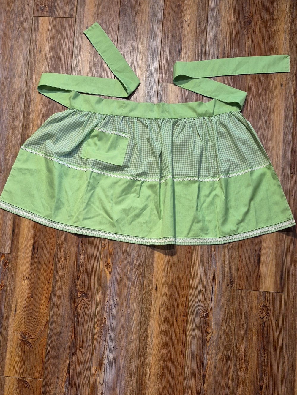 Vintage 70's Green Gingham Half Apron with Pocket